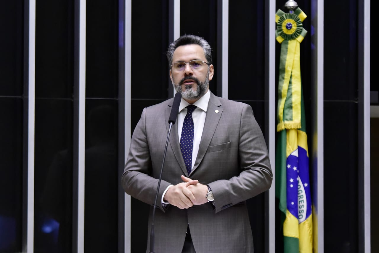 Alan Rick atende reclamação de médicos e pede revisão nas correções do Revalida