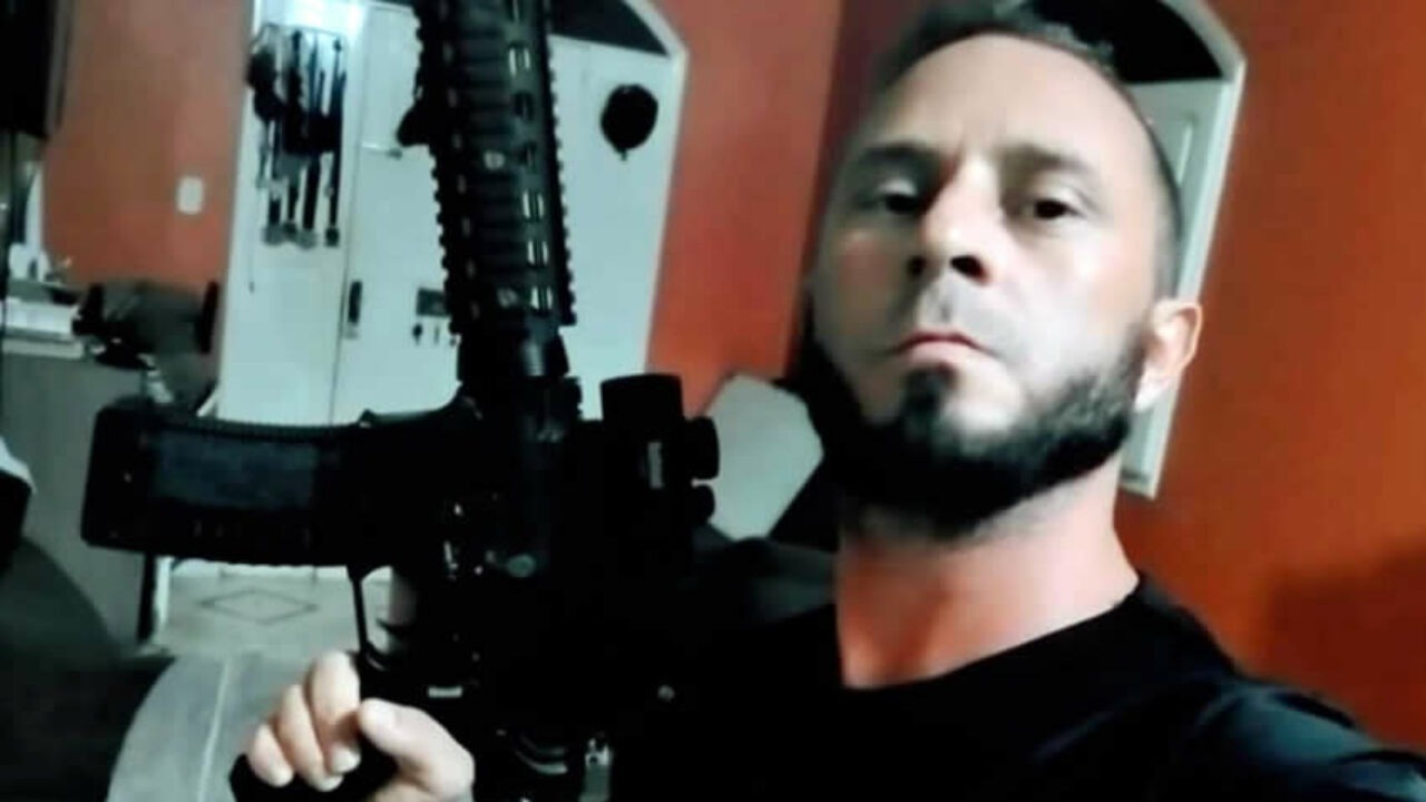Policial penal que matou picolezeiro afronta guarnição, desperdiça comida, tinha arma na cela e deve ser transferido para segurança máxima