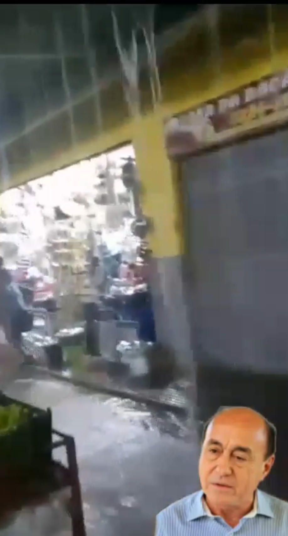 Feirantes se revoltam no Mercado Elias Mansour: “chove mais dentro do que fora”