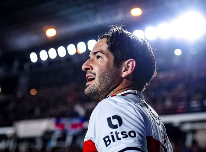 alexandre-pato-presenteia-filho-com-primeiro-“carro-de-luxo”