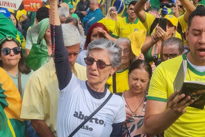 re-por-homofobia,-cassia-kis-pode-pagar-multa-milionaria:-veja-o-valor