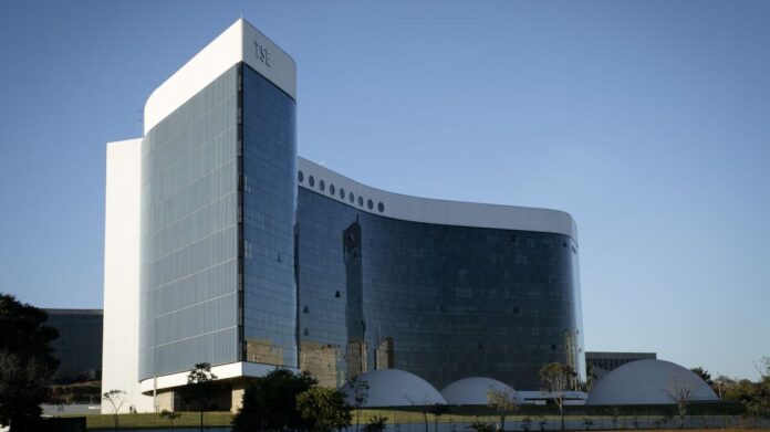 tse-recebeu-1,2-mil-denuncias-de-propaganda-irregular-no-segundo-turno
