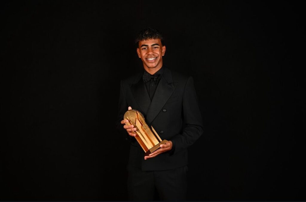 lamine-yamal,-do-barcelona,-e-eleito-melhor-jogador-sub-21-do-mundo