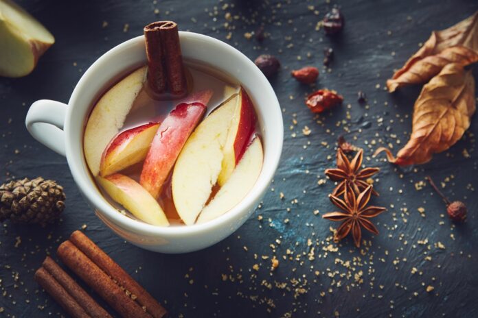 saiba-beneficios-e-contraindicacoes-do-cha-de-maca-com-canela