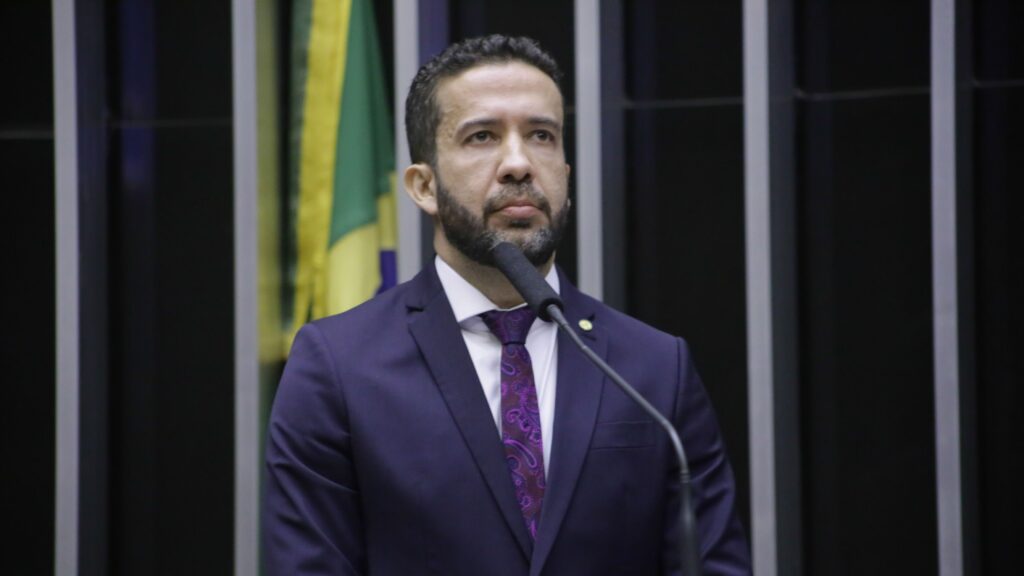 pgr-quer-tentar-acordo-com-janones-em-investigacao-sobre-rachadinha