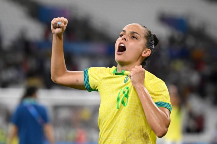 jogadora-da-espanha-vence-a-bola-de-ouro;-brasiliense-fica-em-18o