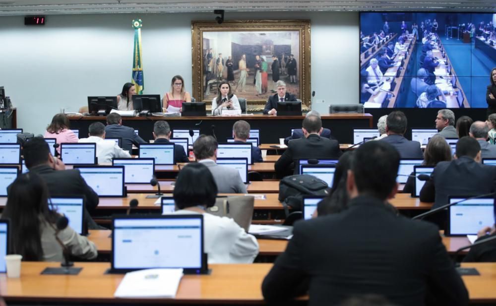 ccj-da-camara-analisa-projeto-sobre-anistia-para-investigados-pelo-8-de-janeiro