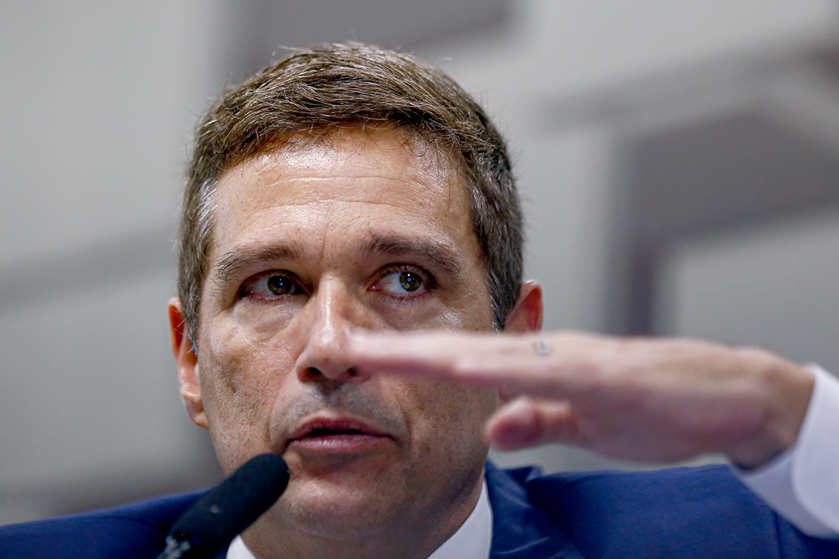 campos-neto:-pix-por-aproximacao-comecara-a-partir-da-proxima-semana