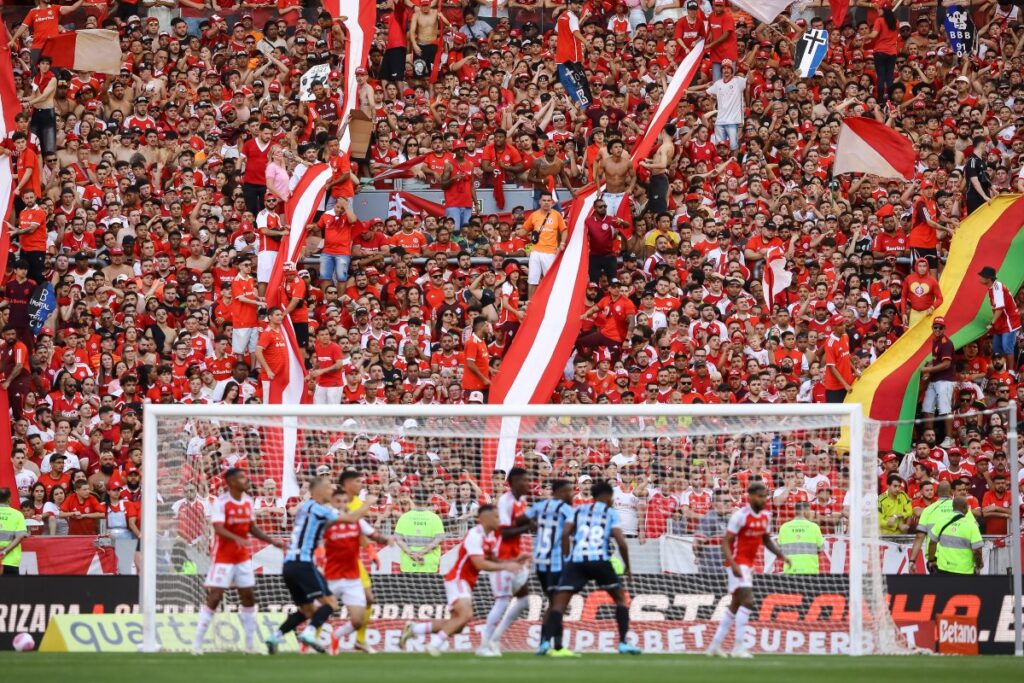 torcedor-do-inter-e-indiciado-por-atirar-pedras-em-onibus-do-gremio