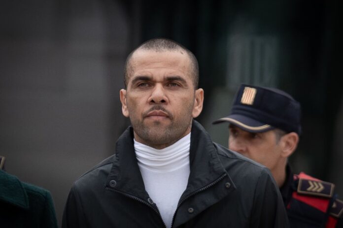 daniel-alves-e-condenado-a-indenizar-musicos-em-r$-80-mil:-entenda