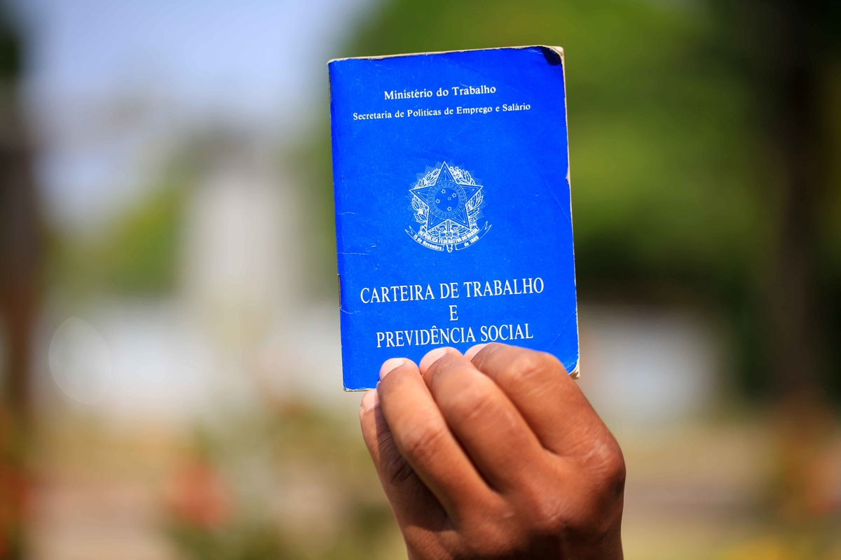 ibge:-desemprego-recua-para-6,4%-no-trimestre-encerrado-em-setembro