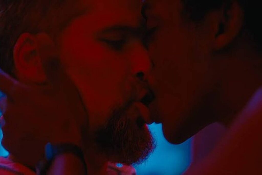 bruno-gagliasso-comemora-beijo-gay-em-serie-e-revela-magoa-da-globo