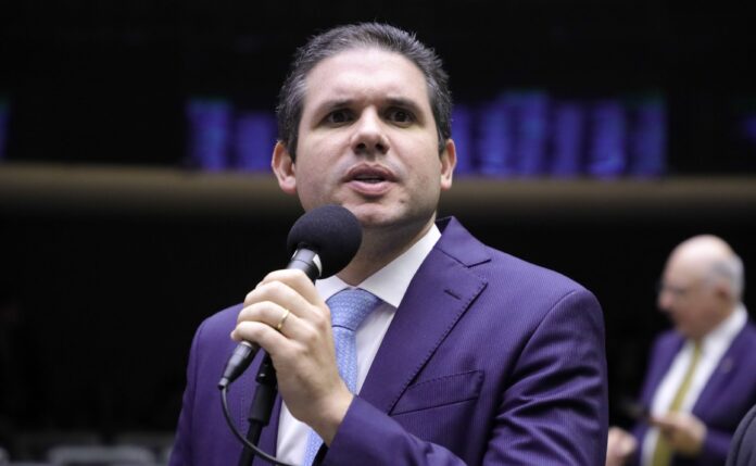 hugo-motta-deve-ter-novas-reunioes-com-psd-e-uniao-brasil