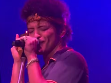 bruno-mars-deixa-fas-euforicos-ao-se-chamar-de-bruninho-marcio-em-show-e-pedir-cpf