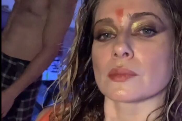 leticia-spiller-publica-video-com-cobra-no-pescoco:-“minha-amiga”