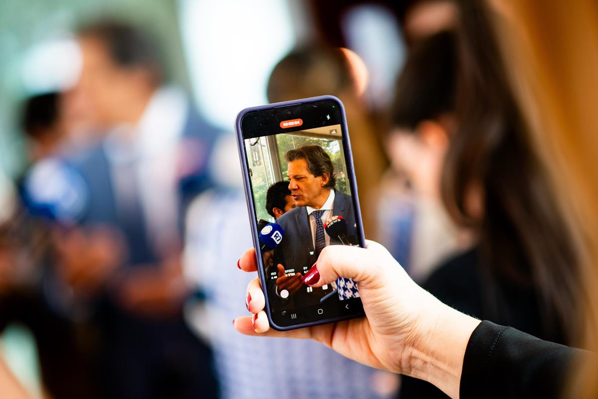 alta-do-dolar-assusta-e-haddad-fica-para-trabalhar-no-corte-de-gastos