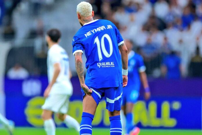 video:-neymar-sai-do-banco-e-se-lesiona-apos-29-minutos-em-campo