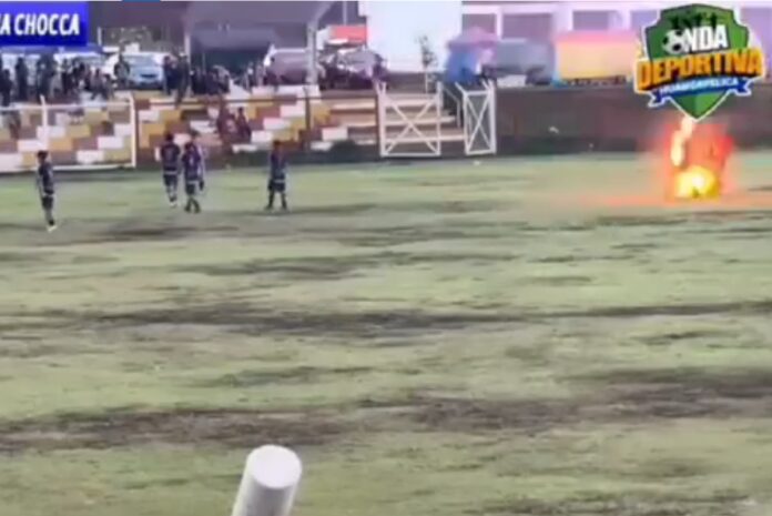video:-jogador-morre-no-peru-apos-raio-atingir-gramado-durante-partida