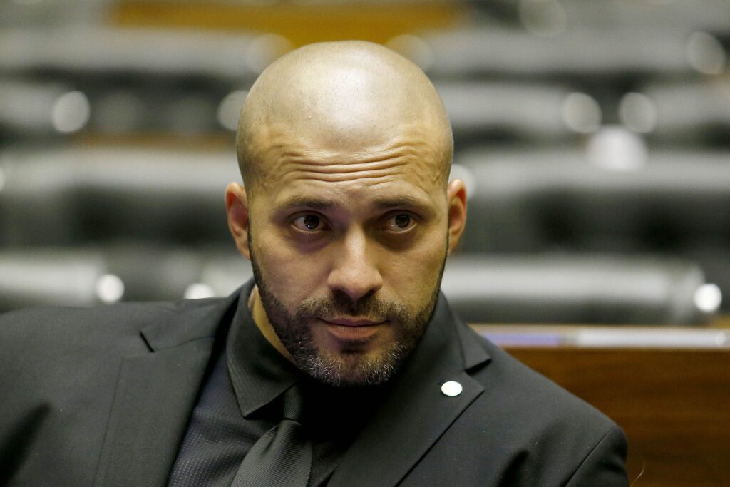 1a-turma-do-stf-forma-maioria-para-manter-contas-de-daniel-silveira-bloqueadas