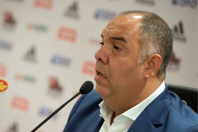 flamengo-desembarca-no-rj-apos-titulo-e-marcos-braz-e-alvo-de-criticas