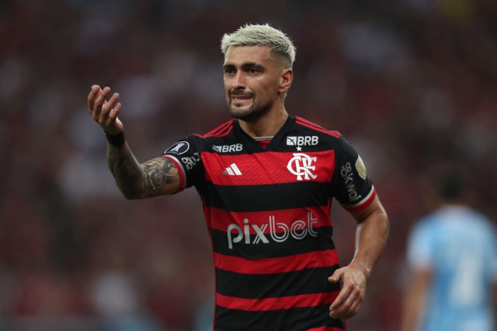 arrascaeta-fara-cirurgia-e-vira-desfalque-para-o-flamengo