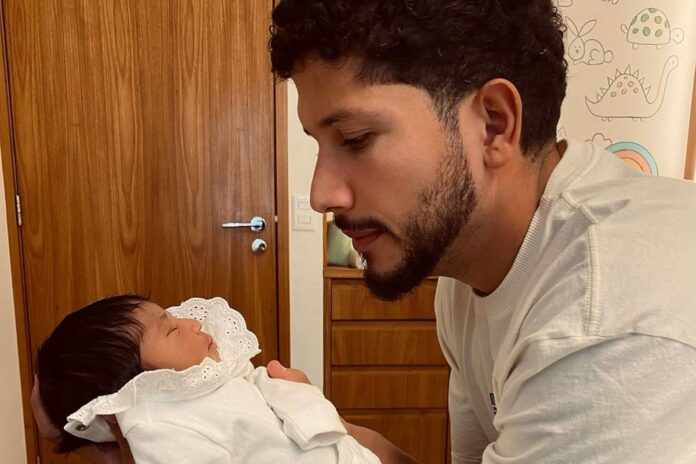yuri-lima-posta-primeiras-fotos-com-nala-e-se-declara-para-a-filha