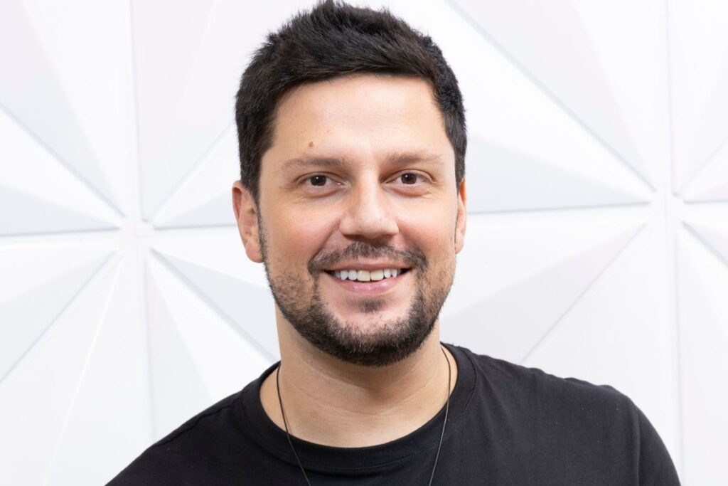 thiago-servo-pede-r$-12-milhoes-na-justica-apos-pagar-pensao-para-filha-que-nao-e-dele