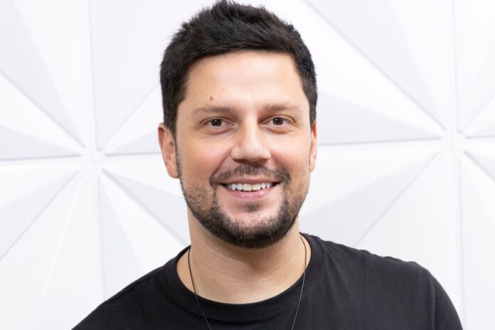 thiago-servo-pede-r$-12-milhoes-na-justica-apos-pagar-pensao-para-filha-que-nao-e-dele