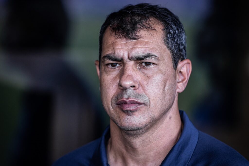 santos-demite-fabio-carille-apos-titulo-da-serie-b