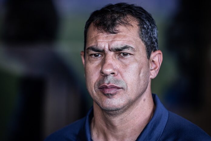 santos-demite-fabio-carille-apos-titulo-da-serie-b