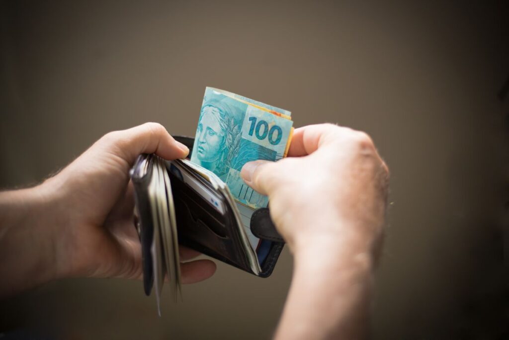 dieese:-pagamento-do-13o-salario-pode-injetar-r$-321,4-bi-na-economia
