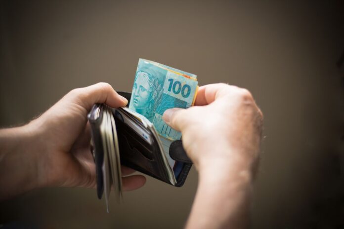 dieese:-pagamento-do-13o-salario-pode-injetar-r$-321,4-bi-na-economia