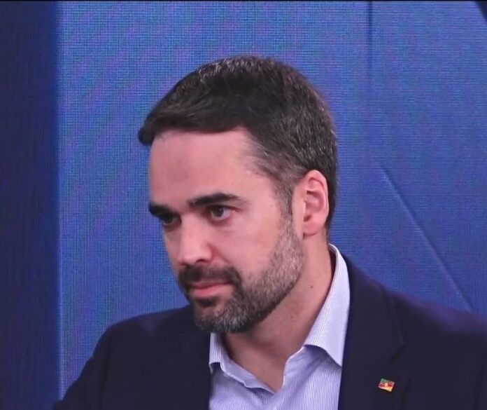 eduardo-leite-diz-estar-preocupado-e-indignado-com-plano-para-matar-lula,-alckmin-e-moraes