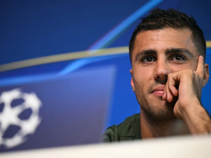 rodri-flerta-com-real-madrid,-mas-alfineta-vini-jr.:-“concentrar-mais-no-campo”