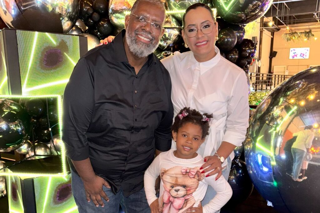 pericles-e-lidiane-promovem-bazar-solidario-em-sao-paulo
