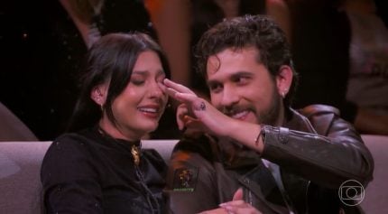 ana-castela-vai-as-lagrimas-ao-ser-surpreendida-por-sua-mae-cantando-no-domingao