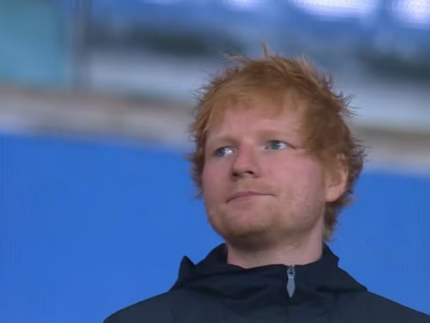 ed-sheeran-se-desentende-com-tecnico-do-manchester-united-apos-jogo-do-campeonato-ingles
