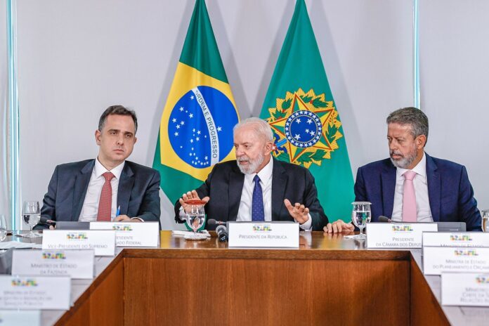 corte-de-gastos:-lula-bate-martelo,-mas-quer-aval-de-lira-e-pacheco
