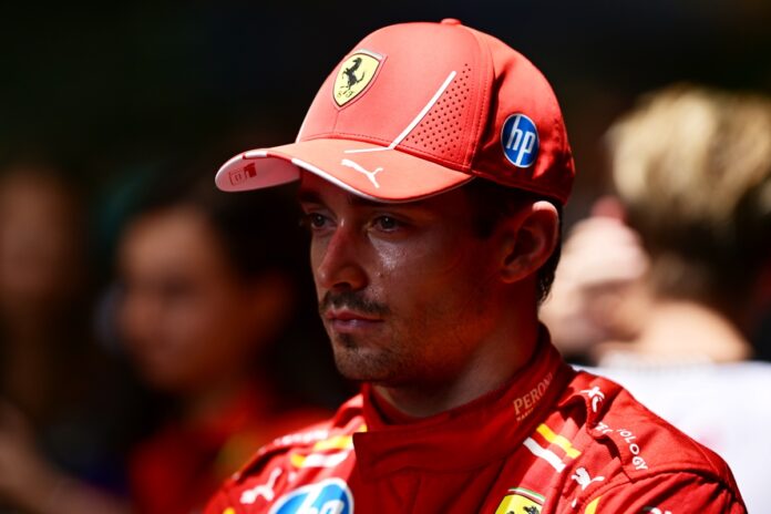 confusao-na-ferrari:-leclerc-se-irrita-com-sainz-por-ultrapassagem