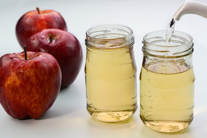 vinagre-de-maca:-saiba-os-beneficios-para-a-saude-de-tomar-todo-dia