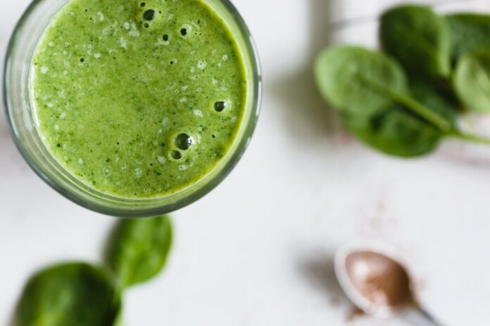 suco-de-agriao,-maca-e-mel:-veja-os-beneficios-de-tomar-todos-os-dias