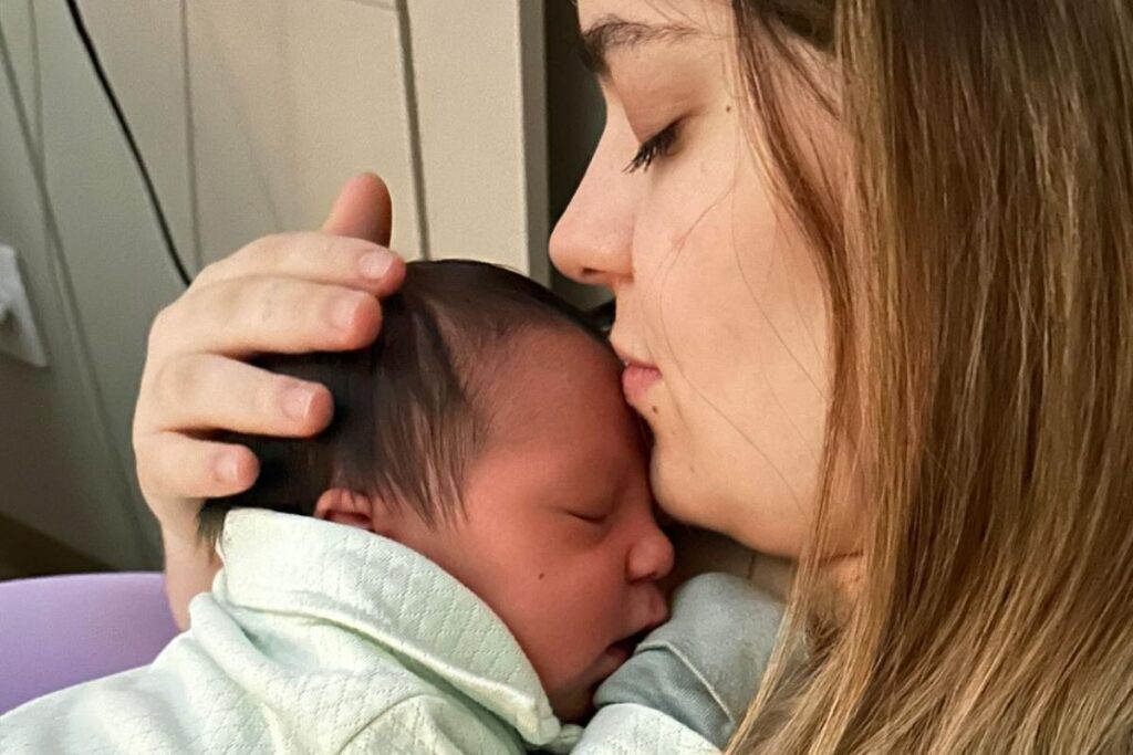 ravi,-filho-de-viih-tube,-apresenta-melhora,-mas-segue-internado