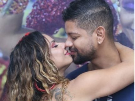 viviane-araujo-resgata-foto-do-primeiro-beijo-com-o-marido-e-se-declara:-“tive-a-certeza”