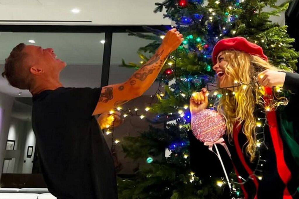 alejandro-sanz-se-irrita-com-comparacoes-a-shakira:-‘comentarios-de-merd*’