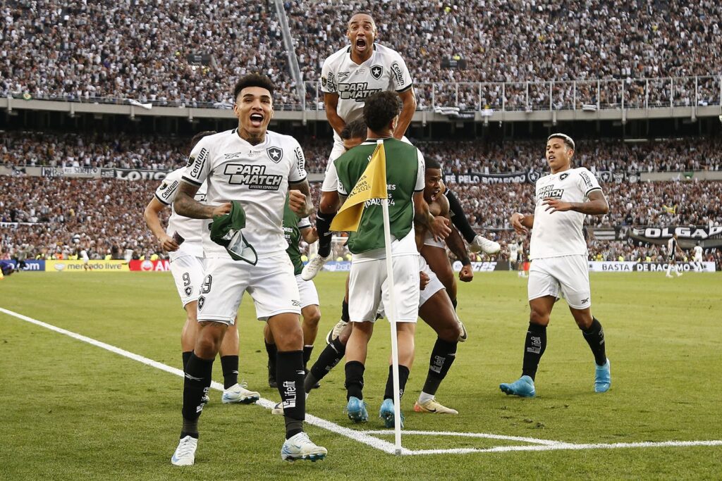 botafogo-encara-inter-com-chance-antecipar-titulo-do-brasileirao