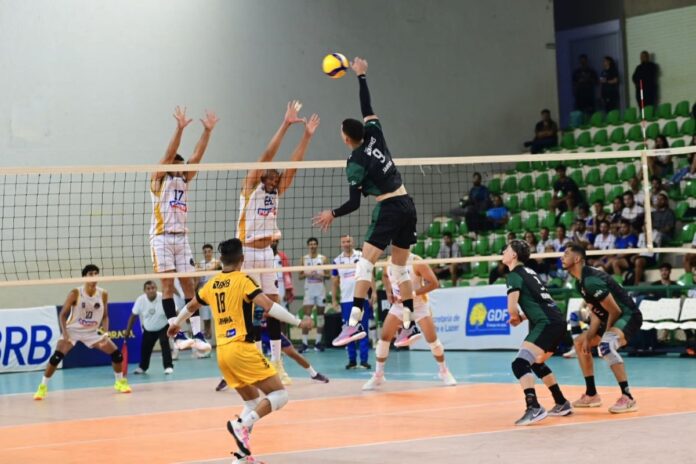 brasilia-volei-vence-duelo-candango-na-estreia-da-superliga-b