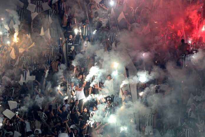 botafogo-e-multado-pela-conmebol-por-sinalizadores-na-torcida