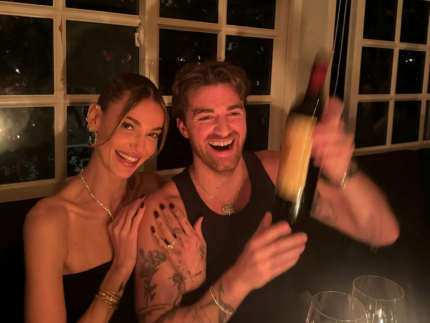 romance-internacional:-vocalista-do-the-chainsmokers-oficializa-noivado-com-brasileira