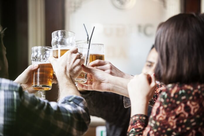 festas-de-fim-de-ano:-o-que-acontece-se-voce-beber-todos-os-dias