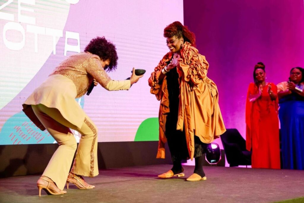 zeze-motta-recebe-homenagem
